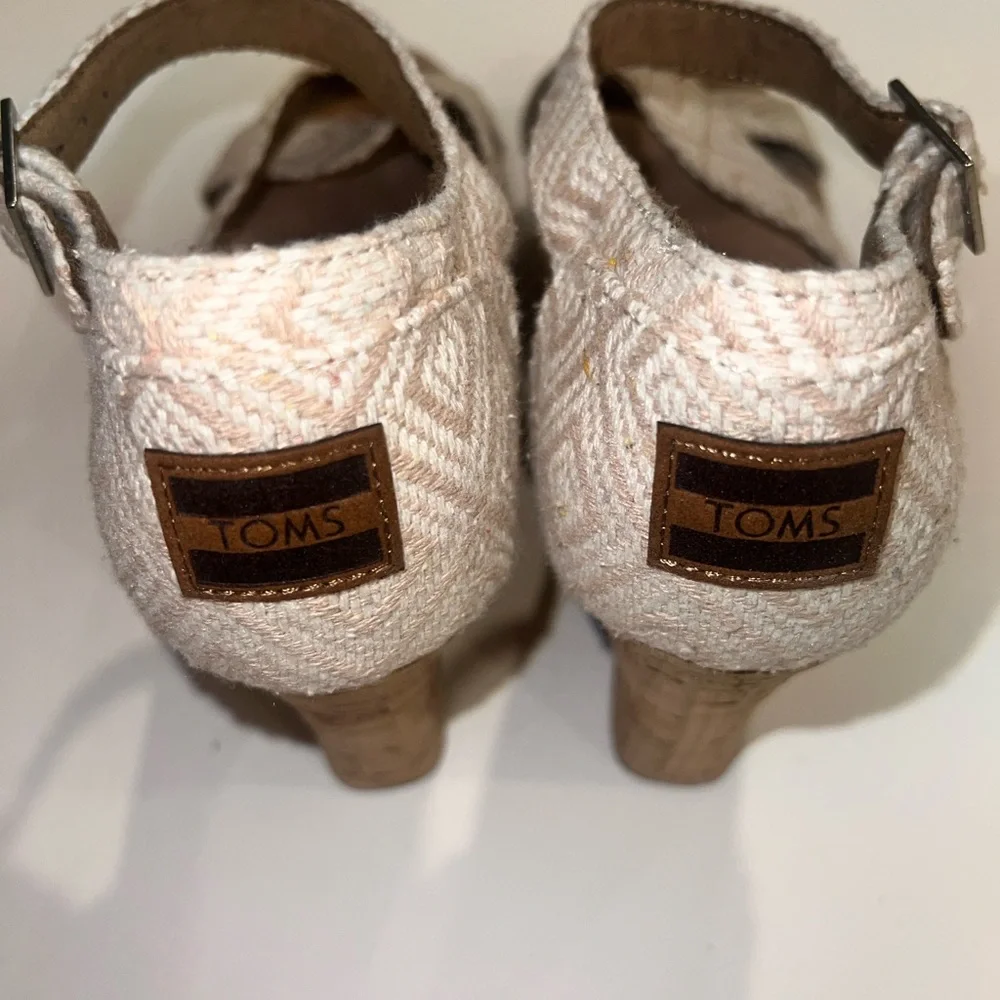 TOMS Sienna Tan Wedge size‎ 10